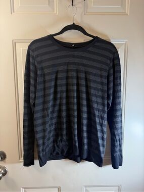 Lululemon Long Sleeve Athletic Top Women’s Size 10 Black 0497